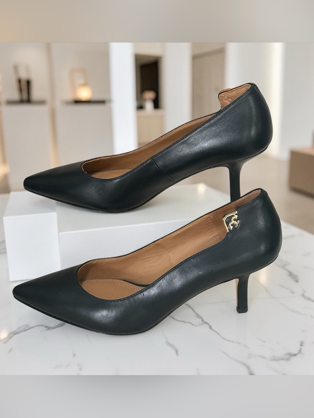 Tory Burch Black Leather Pointed-Toe Pumps Heels Gold Logo! Size 6M EUC!!